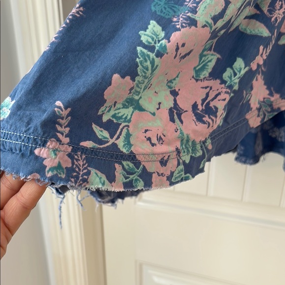 WE THE FREE Cosette Floral Chambray Combo Pullover Top EUC Size XLarge - Picture 11 of 12